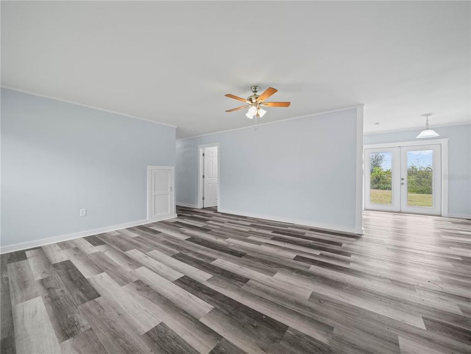 For Sale: $395,000 (3 beds, 2 baths, 1166 Square Feet)