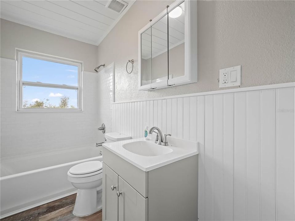 For Sale: $395,000 (3 beds, 2 baths, 1166 Square Feet)