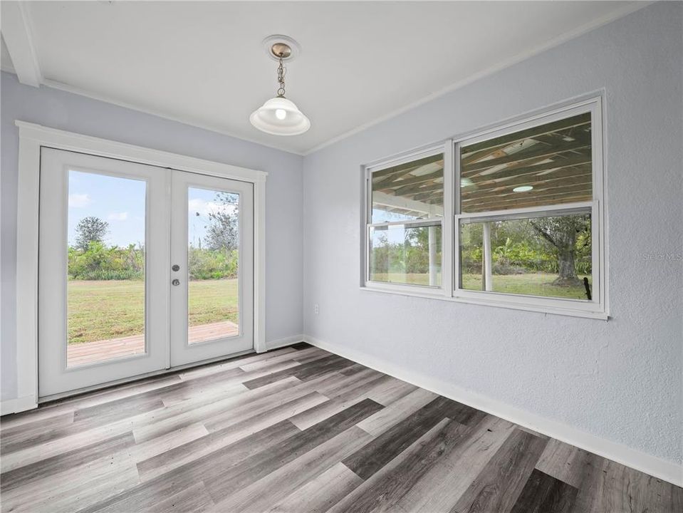 For Sale: $395,000 (3 beds, 2 baths, 1166 Square Feet)