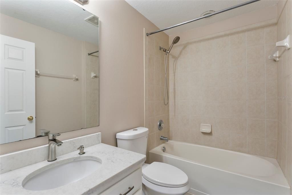 На продажу: $365,000 (3 спален, 2 ванн, 1951 Квадратных фут)