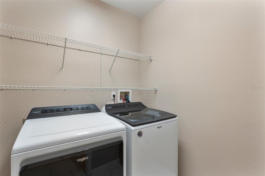 На продажу: $365,000 (3 спален, 2 ванн, 1951 Квадратных фут)