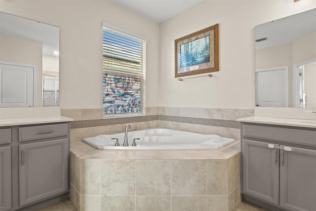 For Sale: $530,000 (5 beds, 4 baths, 3809 Square Feet)