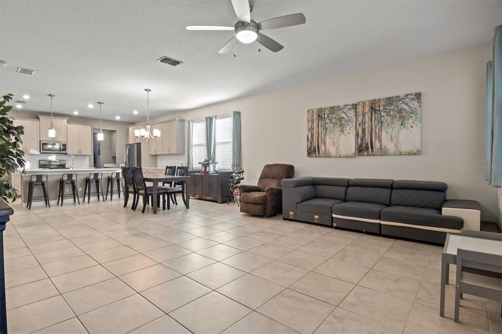 For Sale: $530,000 (5 beds, 4 baths, 3809 Square Feet)