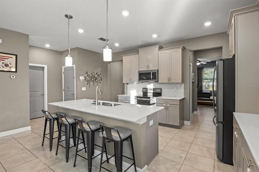 For Sale: $530,000 (5 beds, 4 baths, 3809 Square Feet)