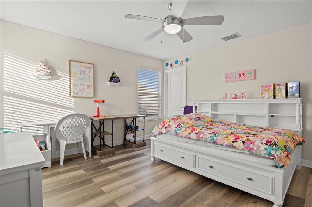 For Sale: $530,000 (5 beds, 4 baths, 3809 Square Feet)