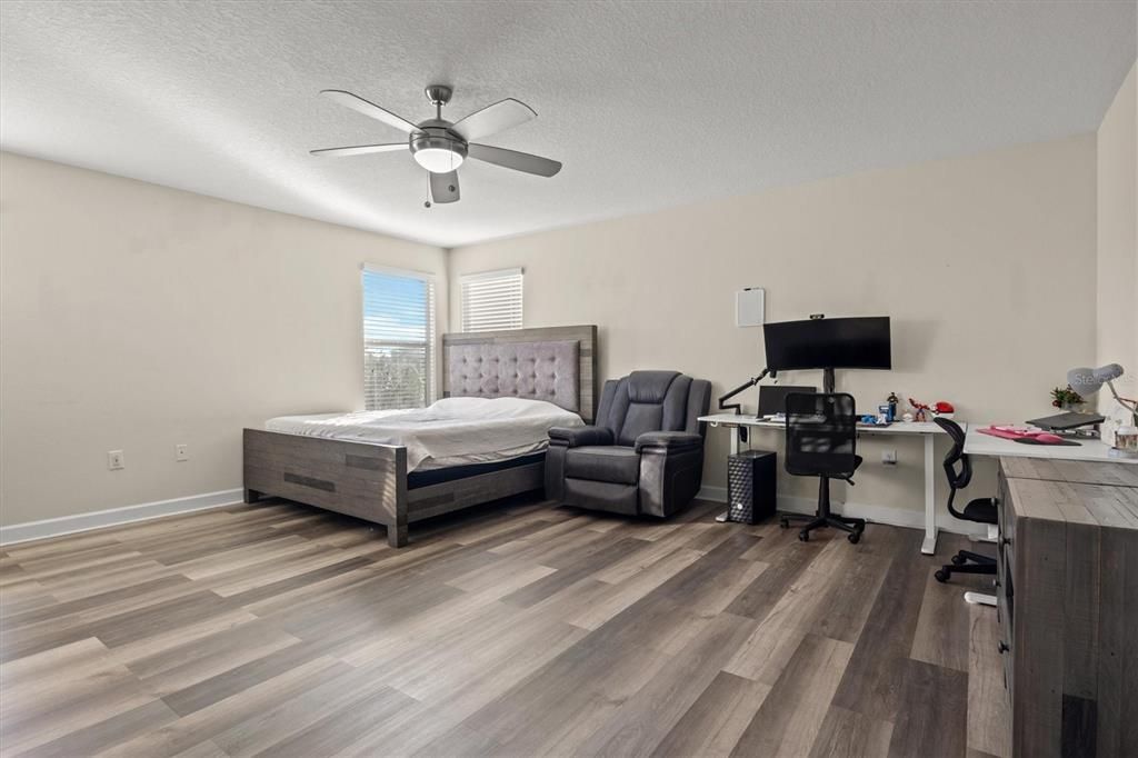 For Sale: $530,000 (5 beds, 4 baths, 3809 Square Feet)