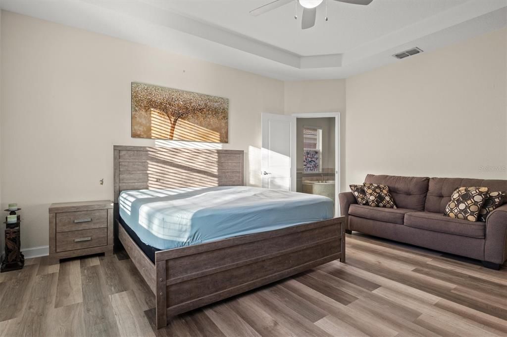 For Sale: $530,000 (5 beds, 4 baths, 3809 Square Feet)