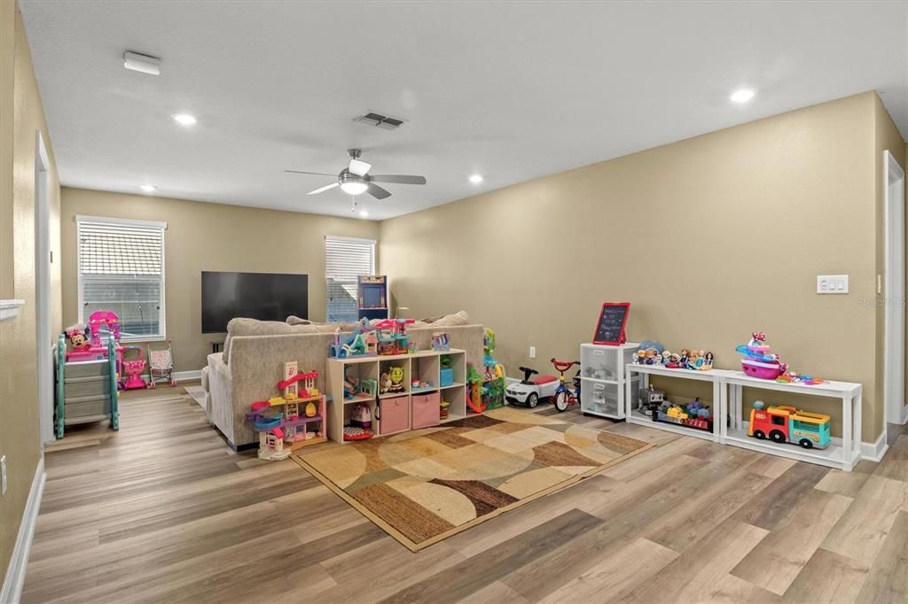 For Sale: $530,000 (5 beds, 4 baths, 3809 Square Feet)