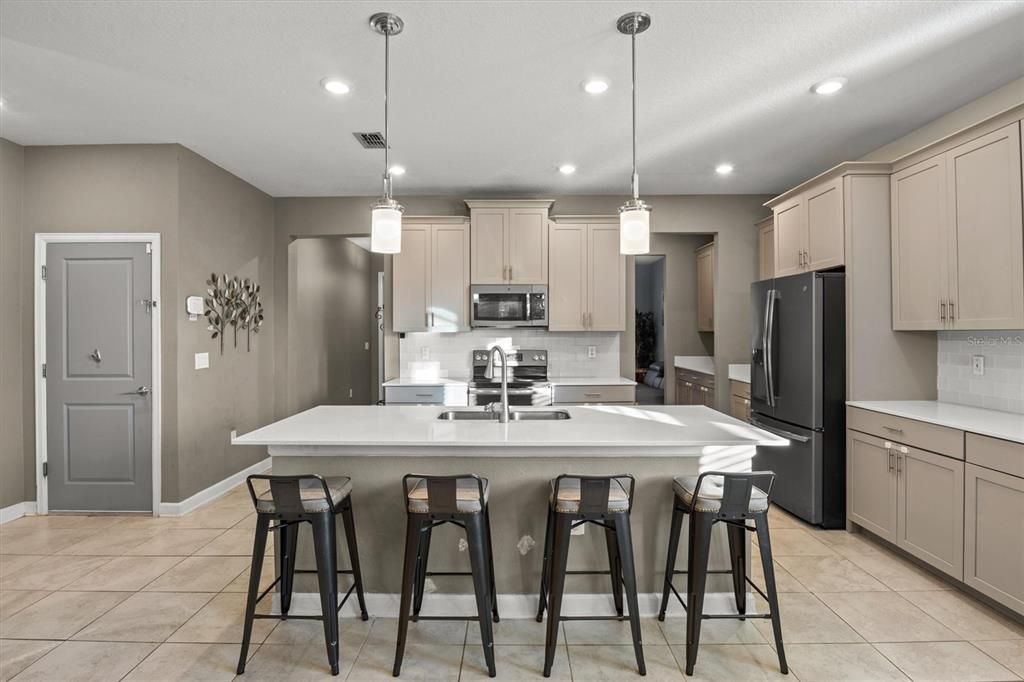 For Sale: $530,000 (5 beds, 4 baths, 3809 Square Feet)