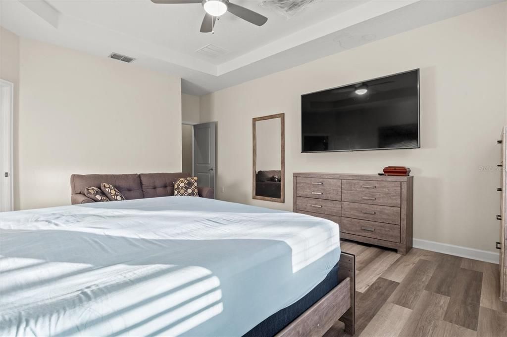 For Sale: $530,000 (5 beds, 4 baths, 3809 Square Feet)