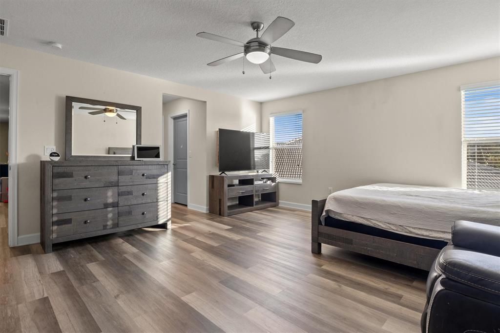 For Sale: $530,000 (5 beds, 4 baths, 3809 Square Feet)