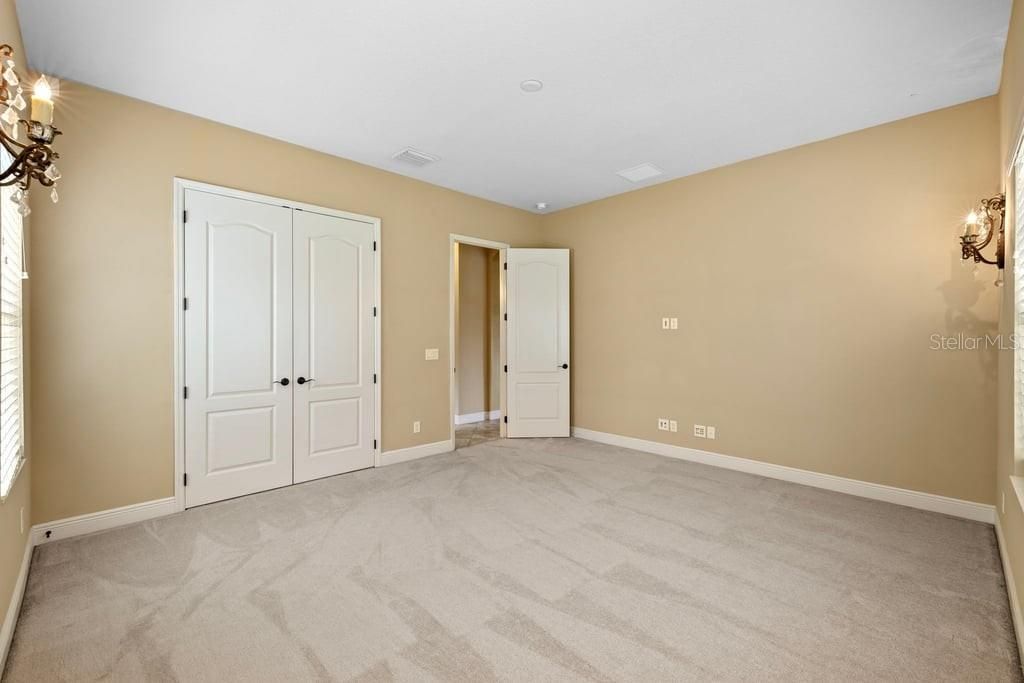 待售: $965,000 (6 贝兹, 4 浴室, 4828 平方英尺)