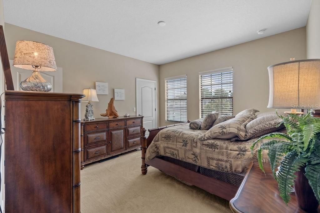 待售: $965,000 (6 贝兹, 4 浴室, 4828 平方英尺)