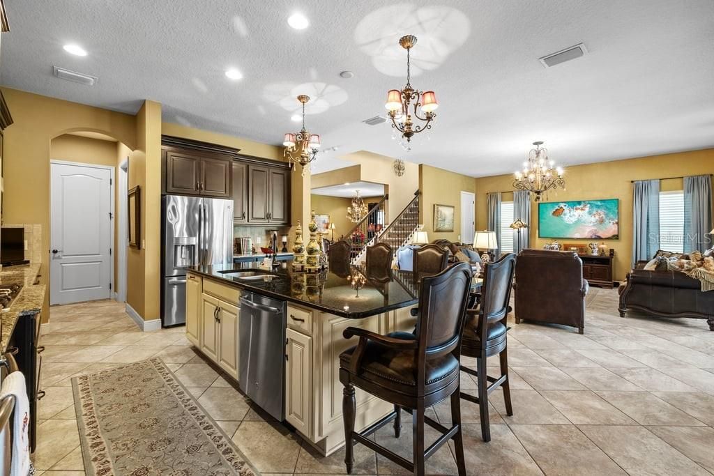 待售: $965,000 (6 贝兹, 4 浴室, 4828 平方英尺)