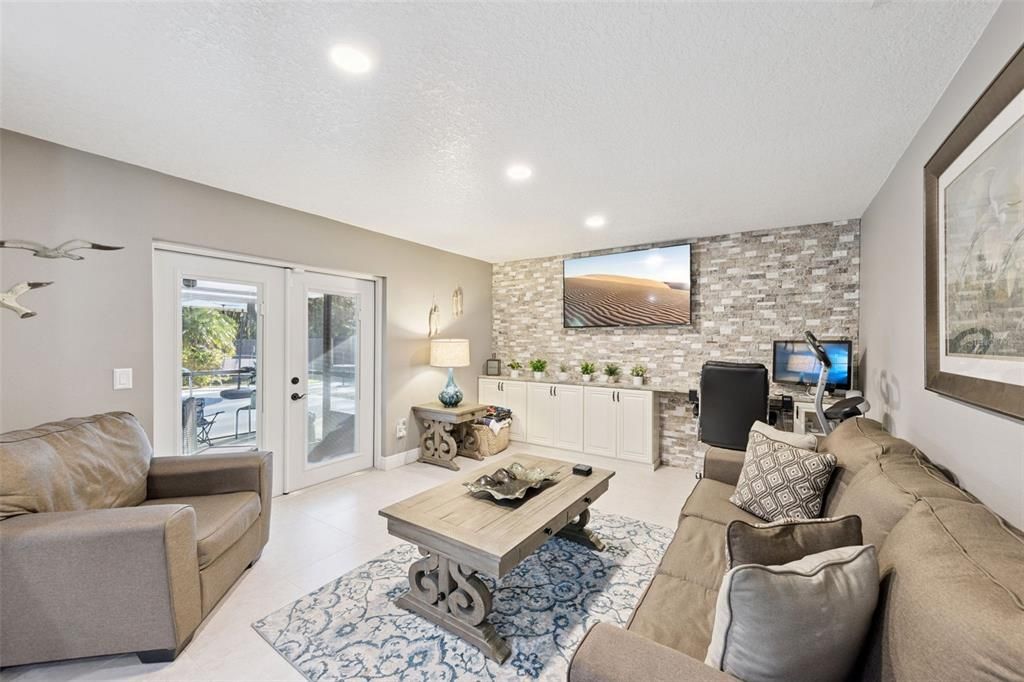 En Venta: $330,000 (3 camas, 2 baños, 1426 Pies cuadrados)