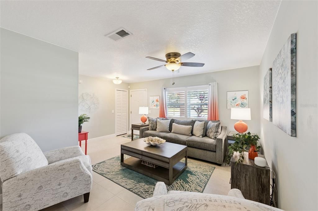 En Venta: $330,000 (3 camas, 2 baños, 1426 Pies cuadrados)