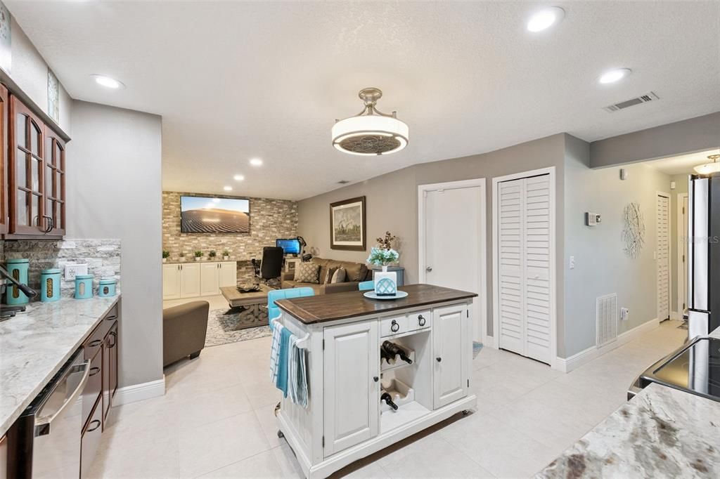 En Venta: $330,000 (3 camas, 2 baños, 1426 Pies cuadrados)