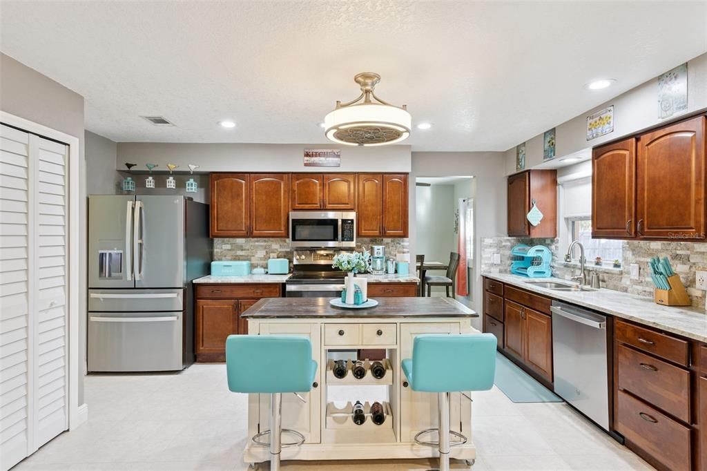 En Venta: $330,000 (3 camas, 2 baños, 1426 Pies cuadrados)