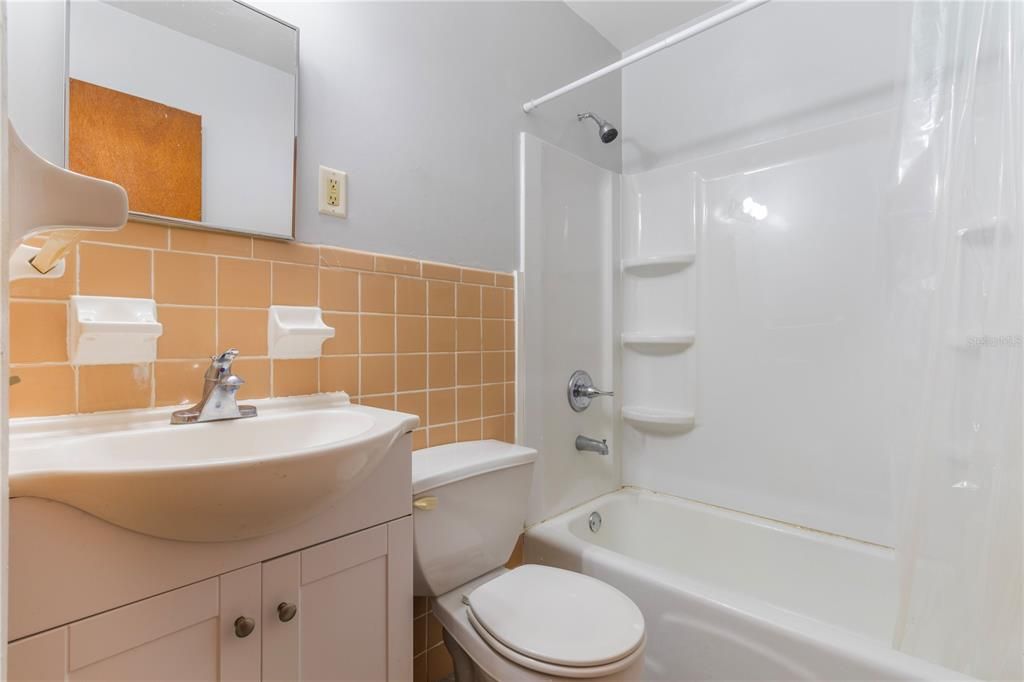 待售: $219,000 (2 贝兹, 2 浴室, 1420 平方英尺)