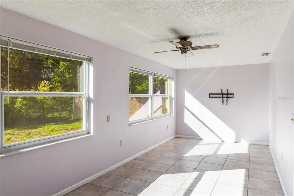 待售: $219,000 (2 贝兹, 2 浴室, 1420 平方英尺)