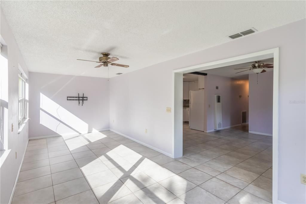 待售: $219,000 (2 贝兹, 2 浴室, 1420 平方英尺)