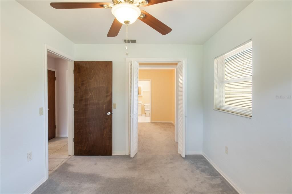 待售: $219,000 (2 贝兹, 2 浴室, 1420 平方英尺)