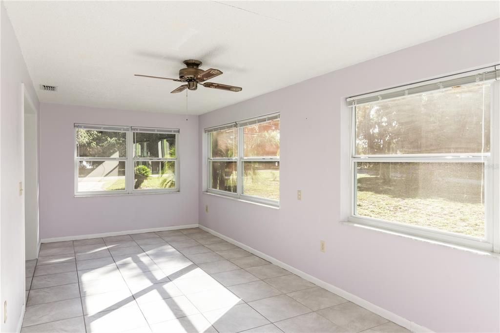 待售: $219,000 (2 贝兹, 2 浴室, 1420 平方英尺)