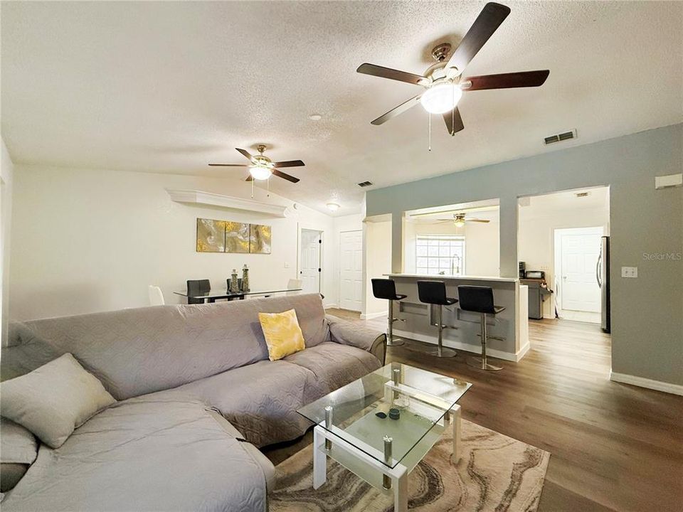 For Sale: $261,000 (3 beds, 2 baths, 1289 Square Feet)