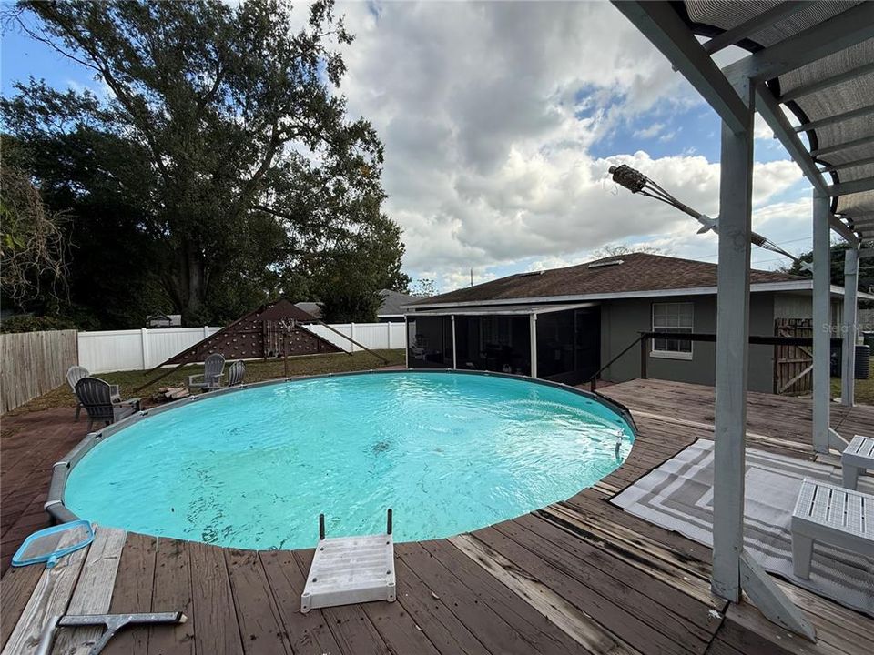 For Sale: $261,000 (3 beds, 2 baths, 1289 Square Feet)