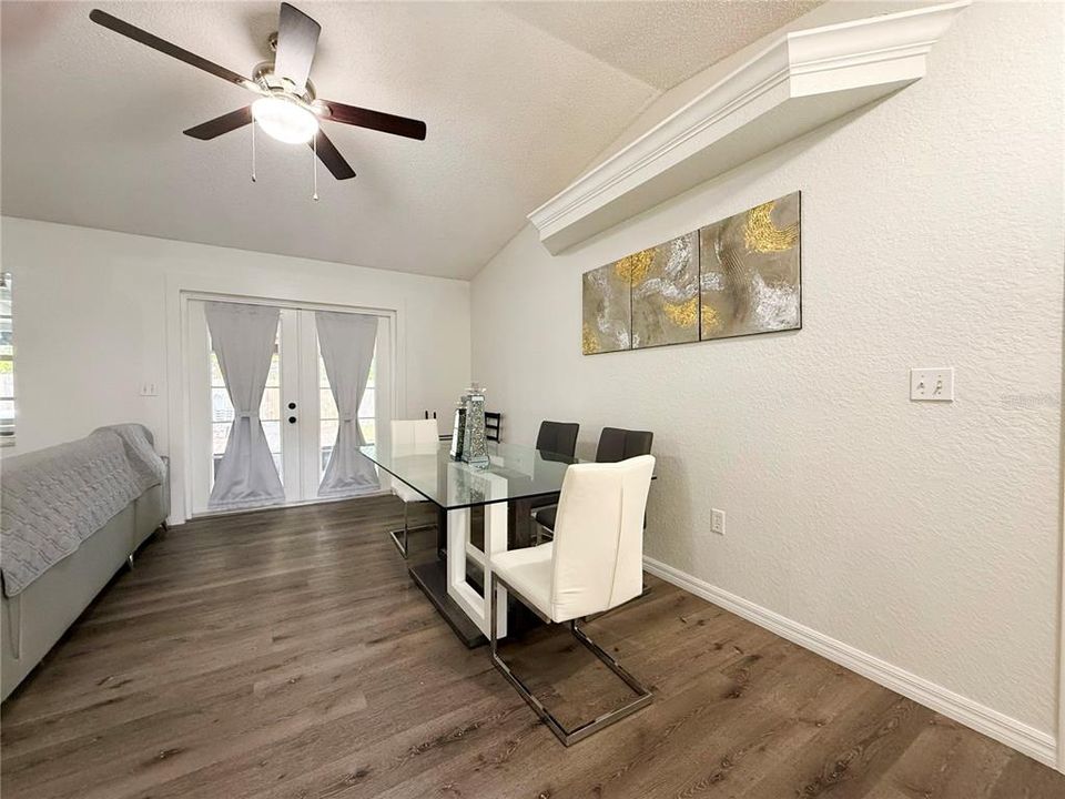 For Sale: $261,000 (3 beds, 2 baths, 1289 Square Feet)