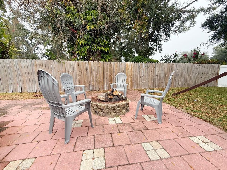 For Sale: $261,000 (3 beds, 2 baths, 1289 Square Feet)