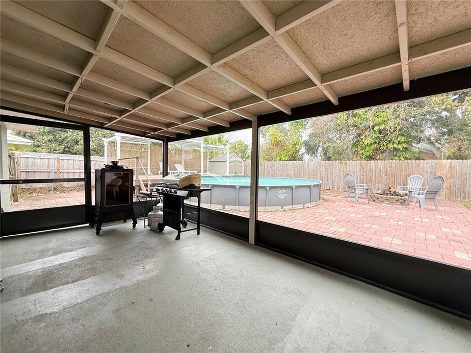 For Sale: $261,000 (3 beds, 2 baths, 1289 Square Feet)