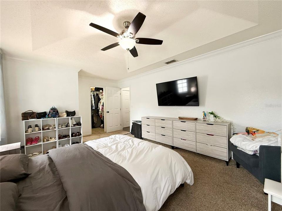 For Sale: $261,000 (3 beds, 2 baths, 1289 Square Feet)