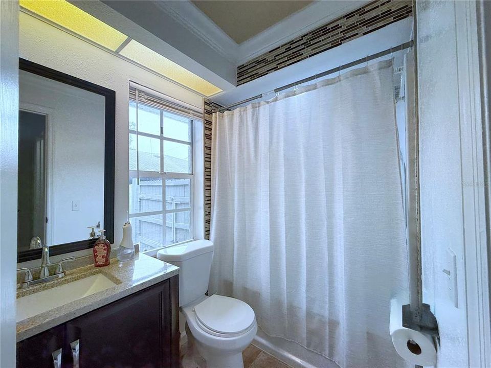 For Sale: $261,000 (3 beds, 2 baths, 1289 Square Feet)