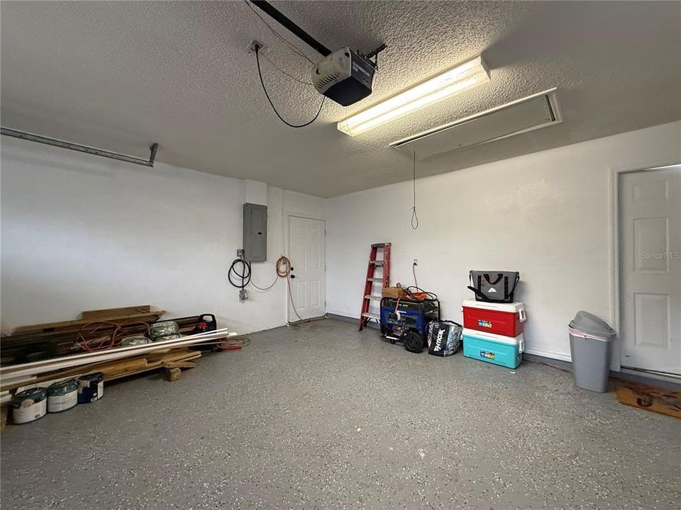 For Sale: $261,000 (3 beds, 2 baths, 1289 Square Feet)