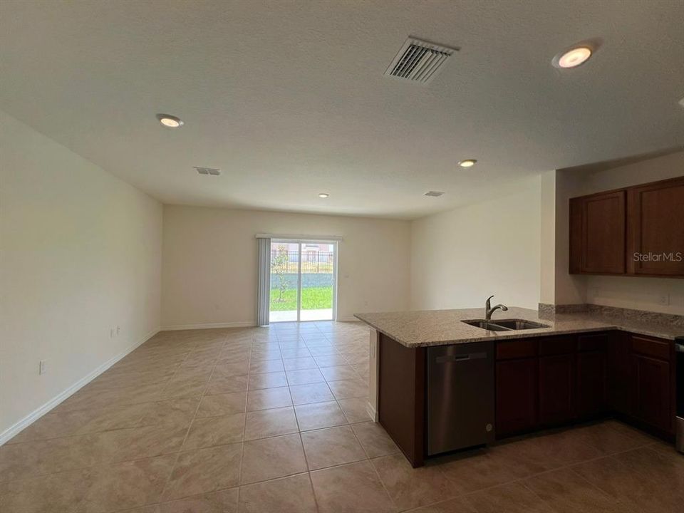 For Rent: $2,000 (3 beds, 2 baths, 1463 Square Feet)