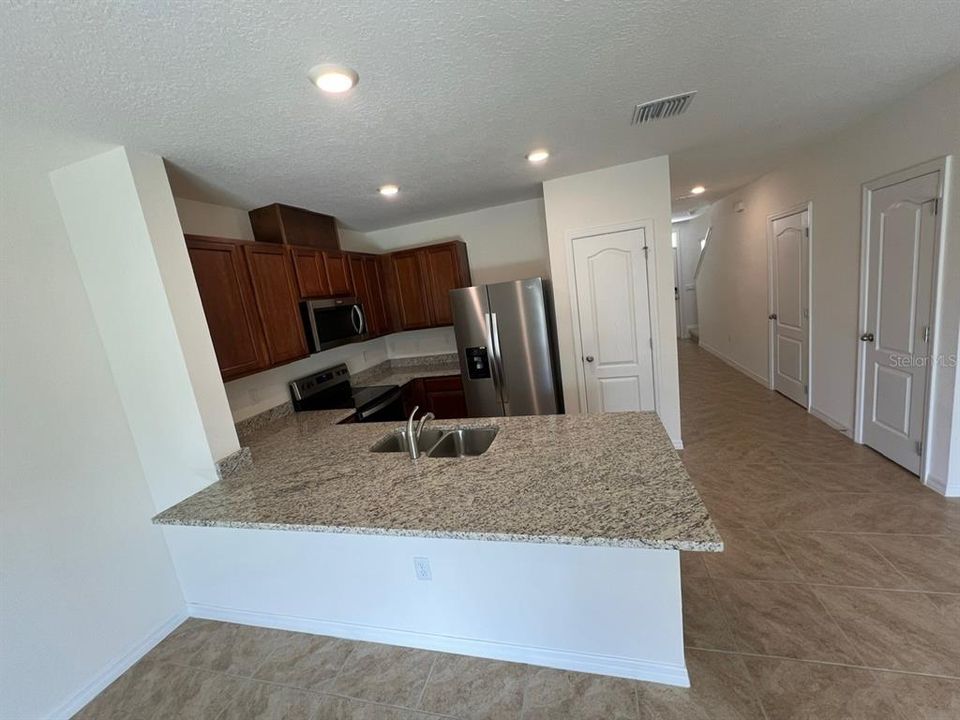 For Rent: $2,000 (3 beds, 2 baths, 1463 Square Feet)