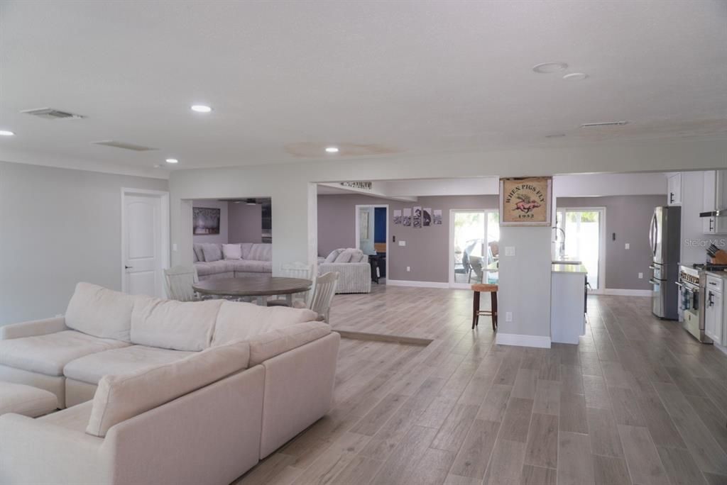 For Rent: $5,200 (3 beds, 2 baths, 2505 Square Feet)