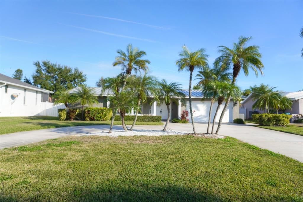 For Rent: $5,200 (3 beds, 2 baths, 2505 Square Feet)