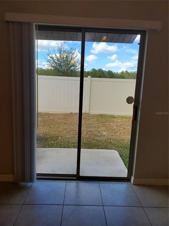 For Rent: $2,195 (4 beds, 2 baths, 1958 Square Feet)