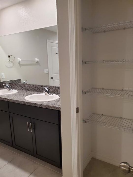 For Rent: $2,195 (4 beds, 2 baths, 1958 Square Feet)