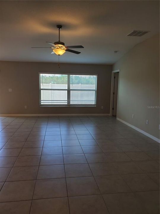 For Rent: $2,195 (4 beds, 2 baths, 1958 Square Feet)