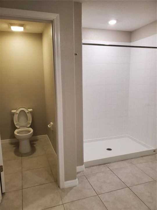 For Rent: $2,195 (4 beds, 2 baths, 1958 Square Feet)