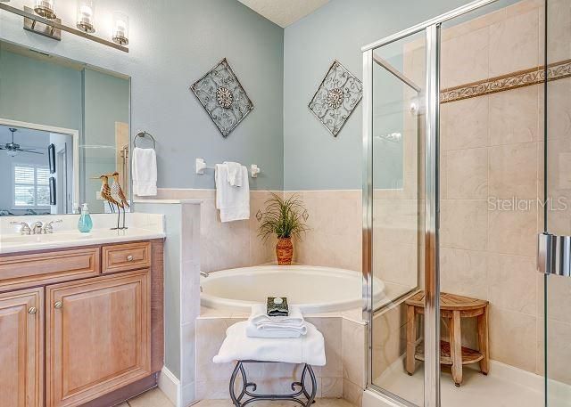 На продажу: $599,900 (3 спален, 2 ванн, 1682 Квадратных фут)