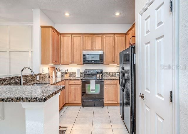 На продажу: $599,900 (3 спален, 2 ванн, 1682 Квадратных фут)