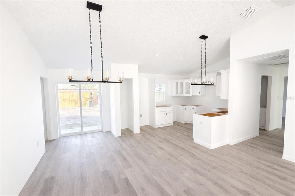 For Sale: $220,000 (4 beds, 2 baths, 1470 Square Feet)