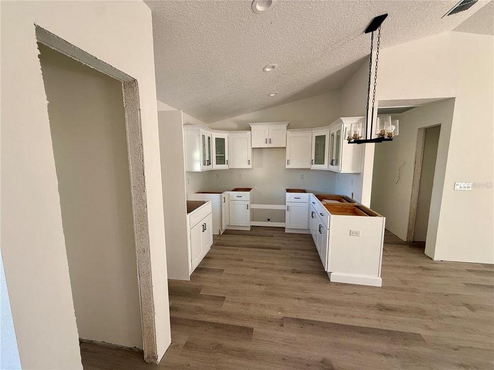 For Sale: $220,000 (4 beds, 2 baths, 1470 Square Feet)