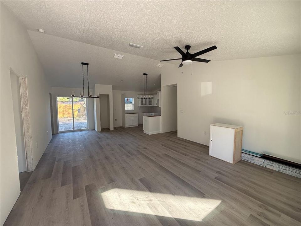 For Sale: $220,000 (4 beds, 2 baths, 1470 Square Feet)