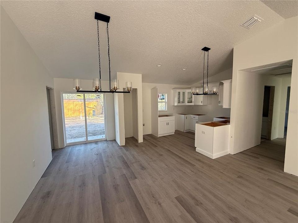 For Sale: $220,000 (4 beds, 2 baths, 1470 Square Feet)