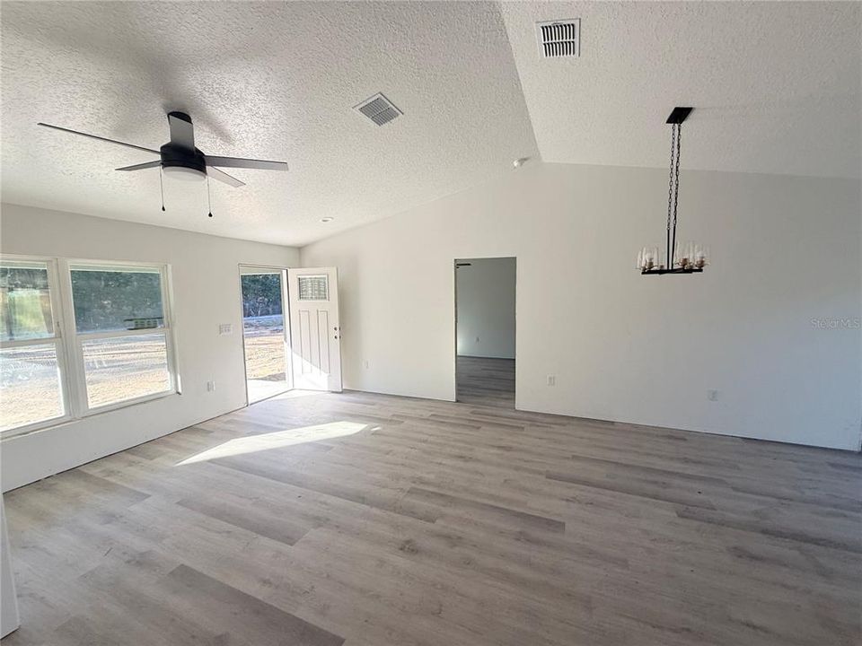 For Sale: $220,000 (4 beds, 2 baths, 1470 Square Feet)